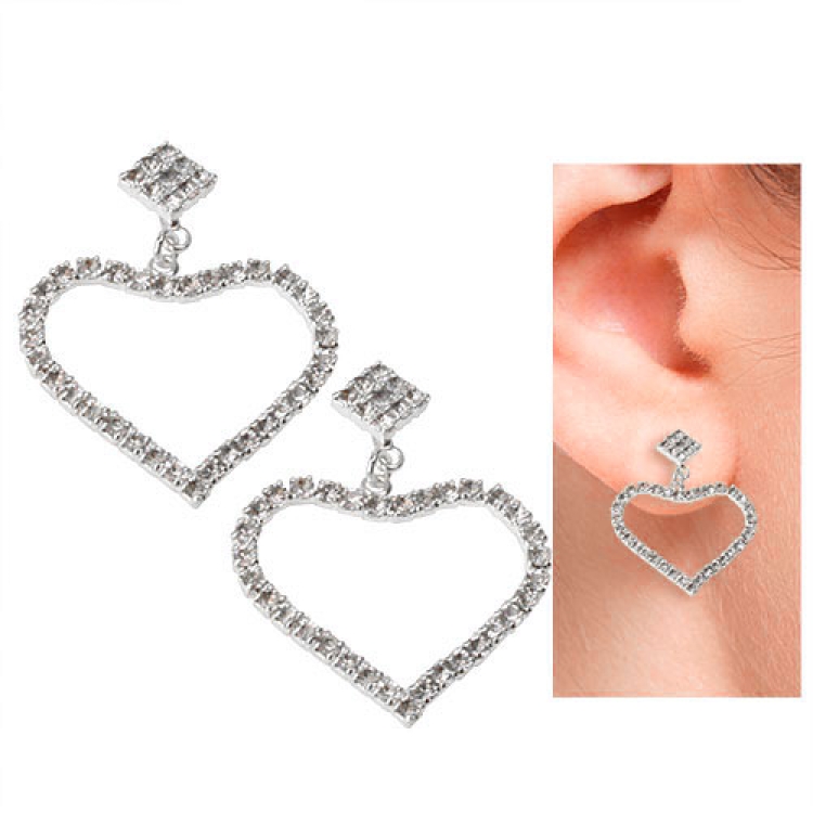 Foto 1 do Produto Brinco folheado a prata feito com pedras de strass com adereço em forma de coração