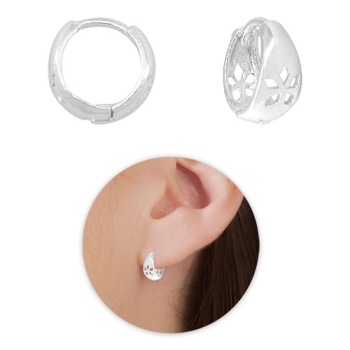 Brinco argolinha articulada folheado a prata com detalhes em forma de flor de flor