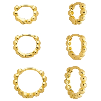 Kit com 3 pares de brinco de argola folheados a ouro com detalhes em forma de bolinha
