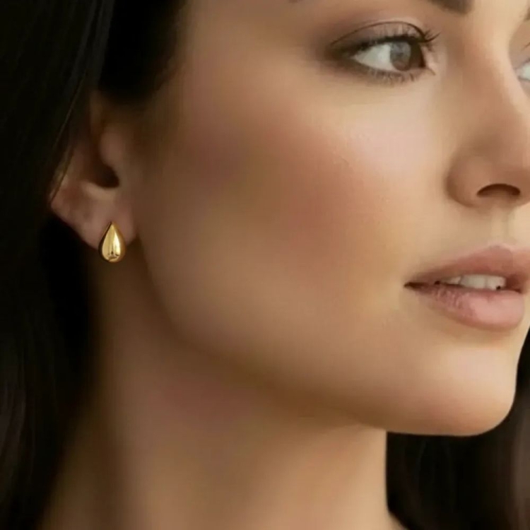 Foto 2 do Produto Brinco folheado a ouro em forma de gota abaulada