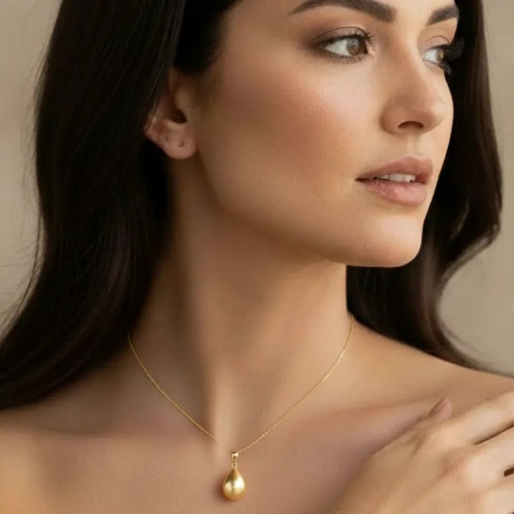 Foto 2 do Produto Gargantilha folheada a ouro e pingente em forma de gota abaulada