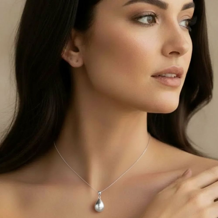 Foto 2 do Produto Gargantilha folheada a prata e pingente em forma de gota abaulada