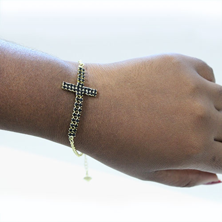 Foto 2 do Produto Pulseira folheada a ouro com cruz feita de strass