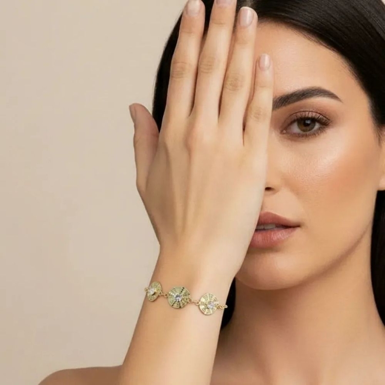 Foto 2 do Produto Pulseira folheada a ouro com adereços rendondos estampados e pedras de strass