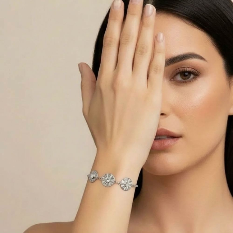 Foto 2 do Produto Pulseira folheada a prata com adereços rendondos estampados e pedras de strass